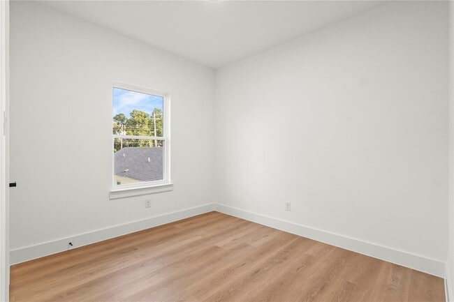 Building Photo - 3521 S Harwood St