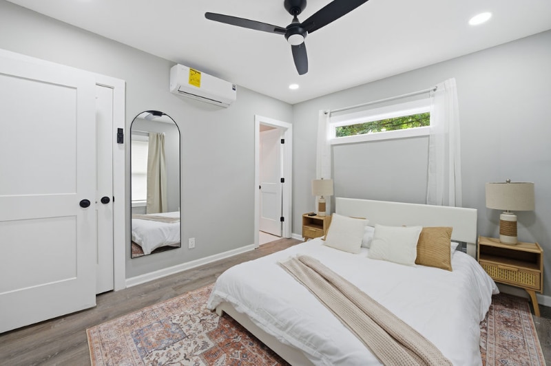 Building Photo - 1114 Oakland Dr SW