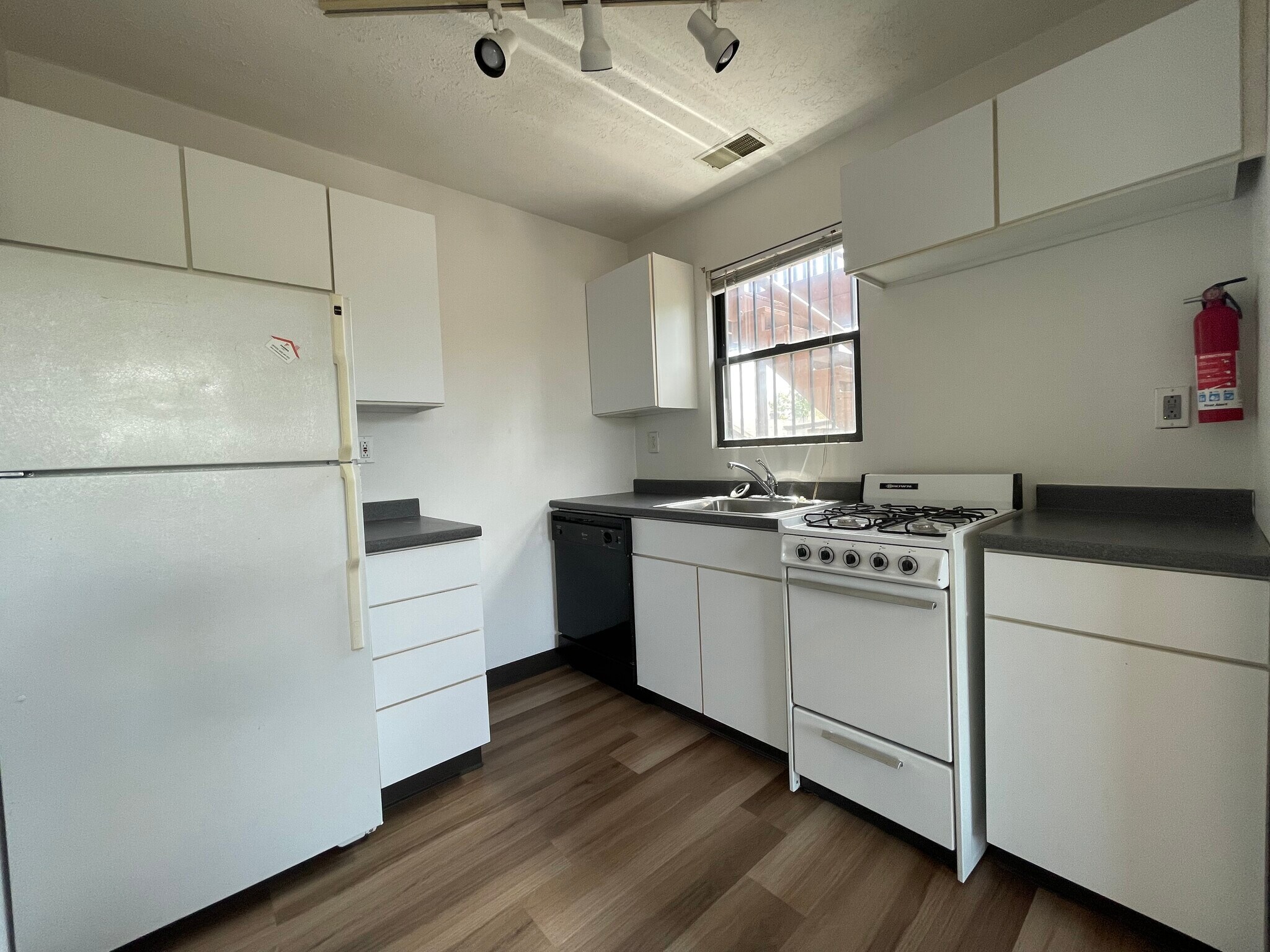 Building Photo - 114 Morewood Ave