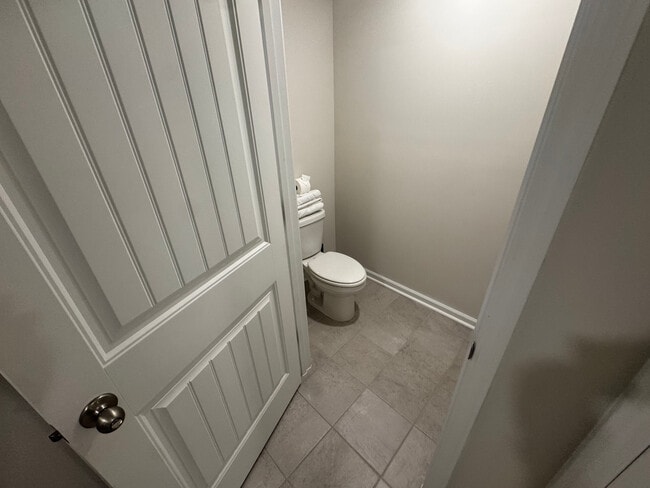 Building Photo - Room in Townhome on Chestnut Trce