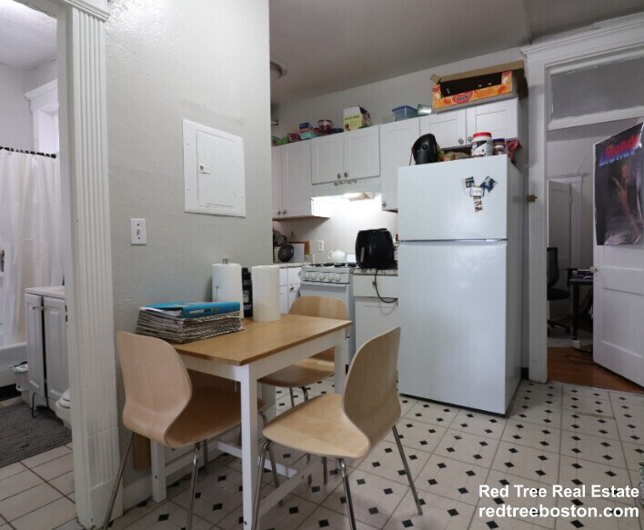 Building Photo - 465 Park Dr