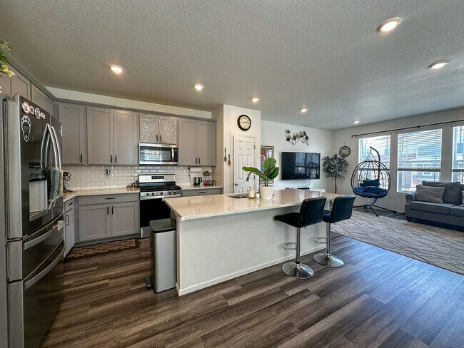 Building Photo - NEARLY NEW 3-bed Paired Home in Senderos Creek community!