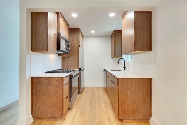 Building Photo - 1813 Magnolia Dr
