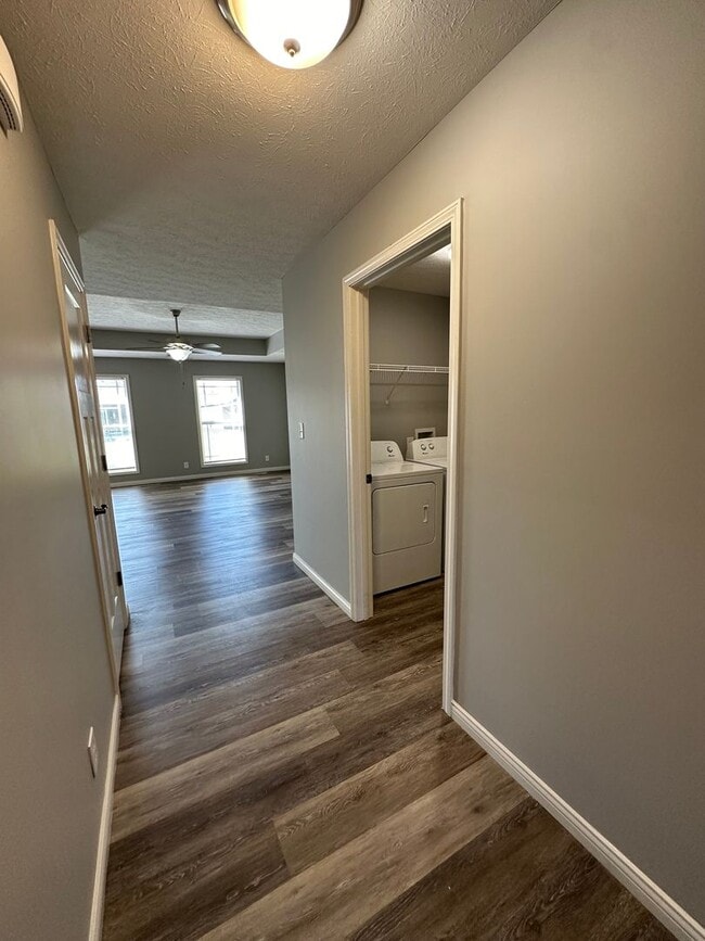 Building Photo - Lovely 3bdrm Home!