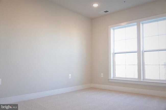 Building Photo - 210 Decoverly Dr