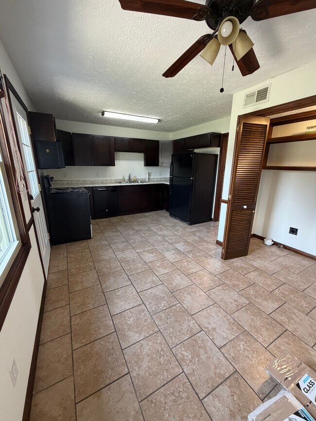 Building Photo - 2720 Debbie Dr