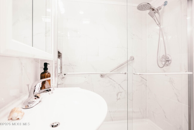 Building Photo - 13 Decatur Ave