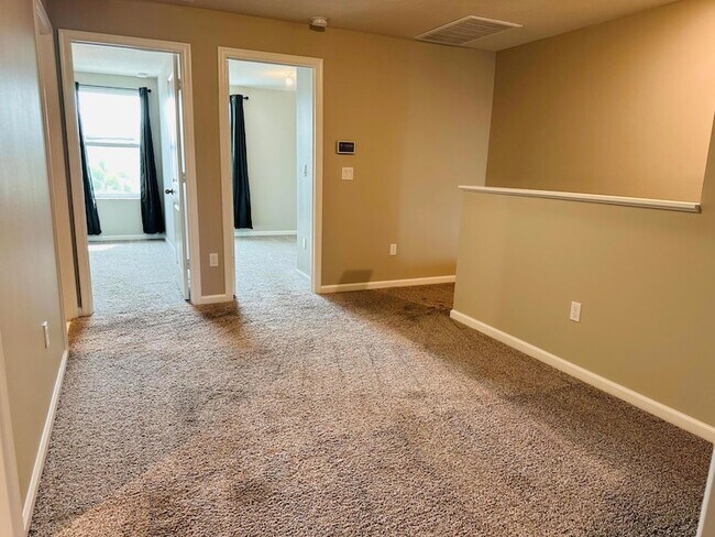 Building Photo - 3949 SE Mentmore Ln