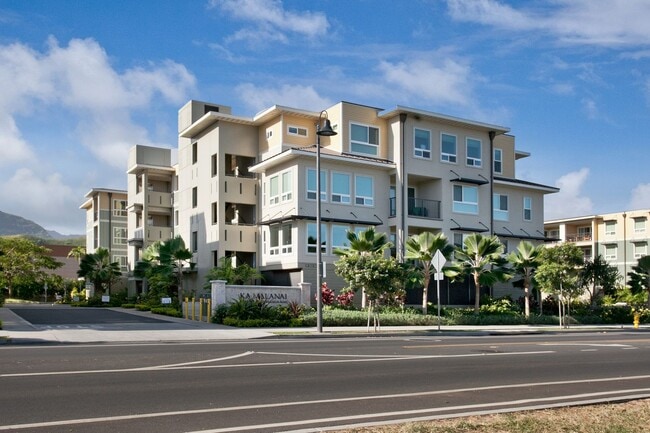 Building Photo - Wonderfully located - Three bedroom two ba...