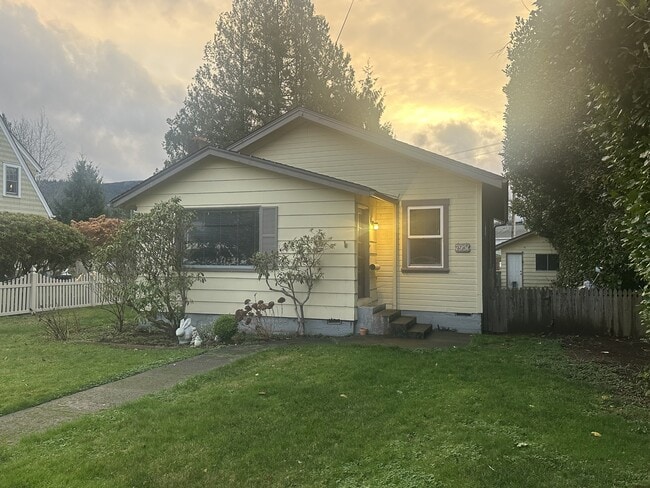 Building Photo - 7951 Maple Ave SE