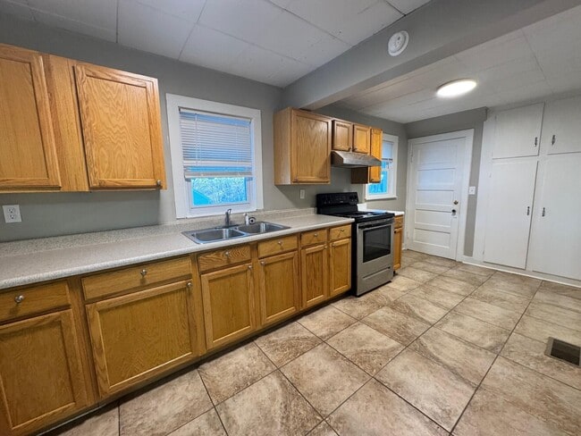 Building Photo - 211 Langford Ct