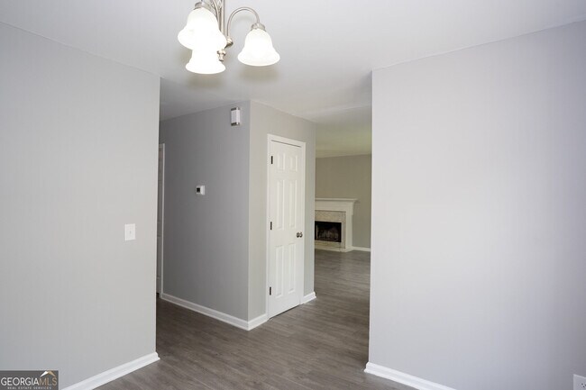 Building Photo - 3043 Saddle Creek Dr