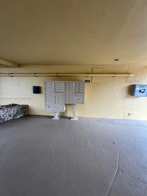 Building Photo - 241 S Royal Poinciana Blvd