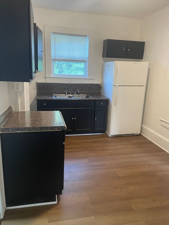 Building Photo - 3 bedroom 1.5 bath House for rent