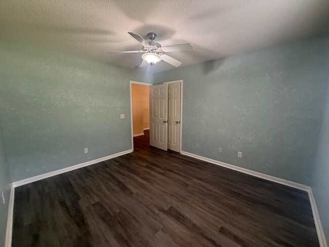 Building Photo - 30 Spanish Moss Cir