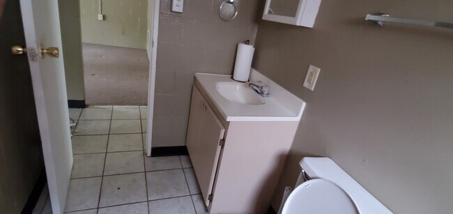 Building Photo - McCray A
