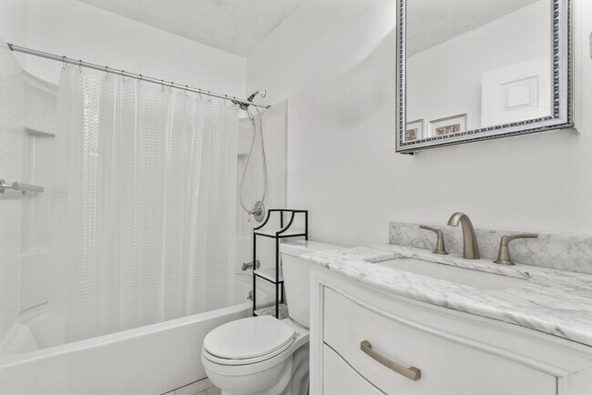 Building Photo - 3 Dailey St