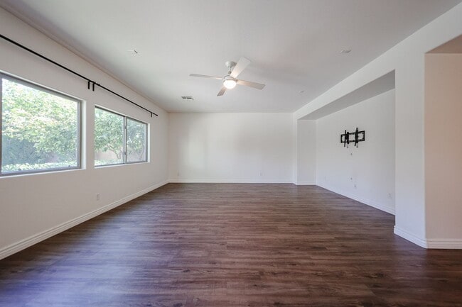 Building Photo - 2744 E Donato Dr