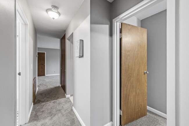 Building Photo - Spacious 2BR/1Bath Available Now!