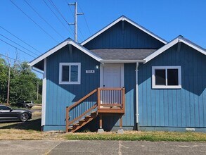 Building Photo - 703