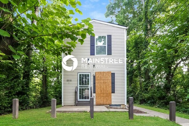Building Photo - 3 Bedroom Pet-Friendly Home in Louisville, KY with Main Street Renewal