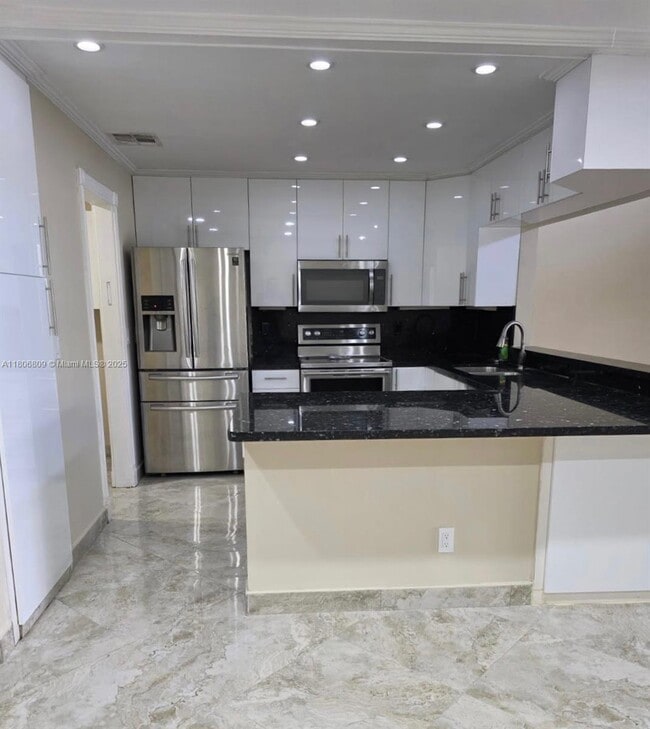 Building Photo - 2701 SW 58th Manor