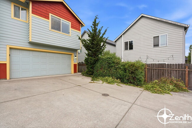 Building Photo - 5618 NE 74th Ct