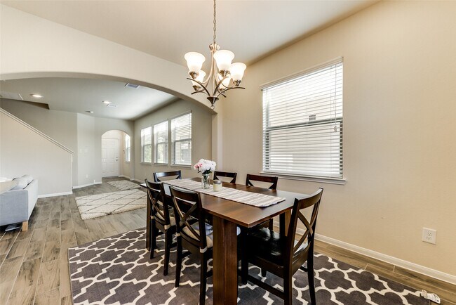 Building Photo - 8407 Hawthorn Vly Ln