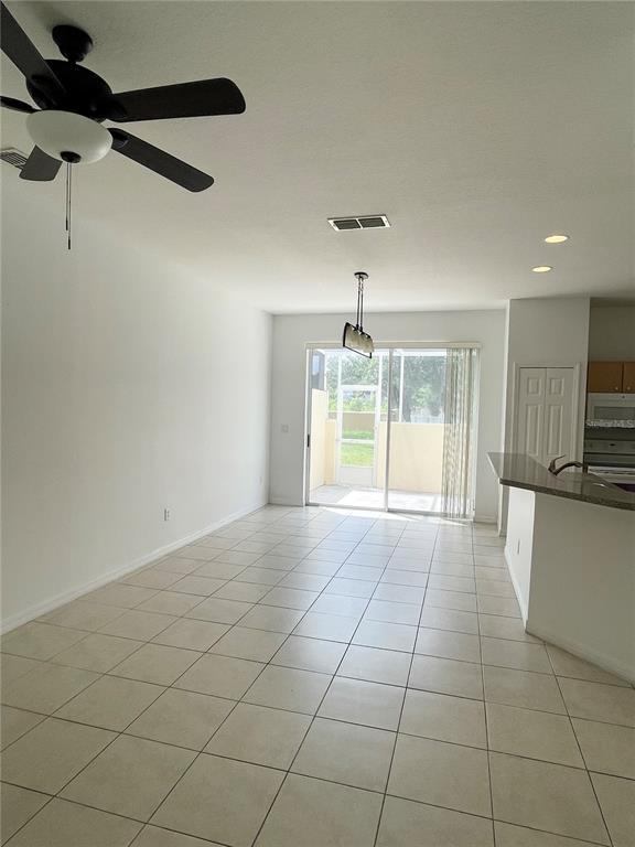 Building Photo - 1156 S Beach Cir