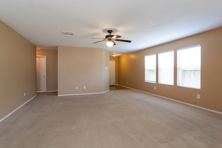 Building Photo - 2034 Vanamen Ct