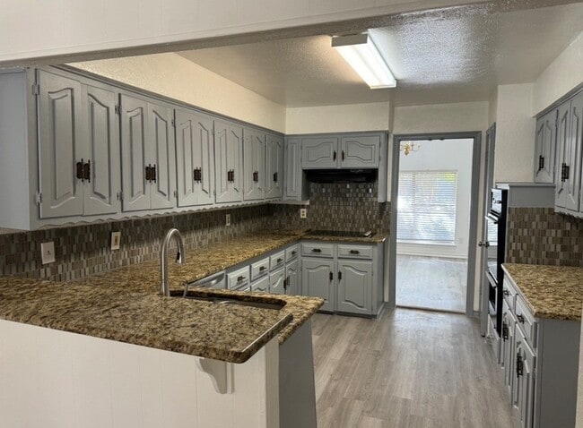 Building Photo - 7747 Dentcrest Dr