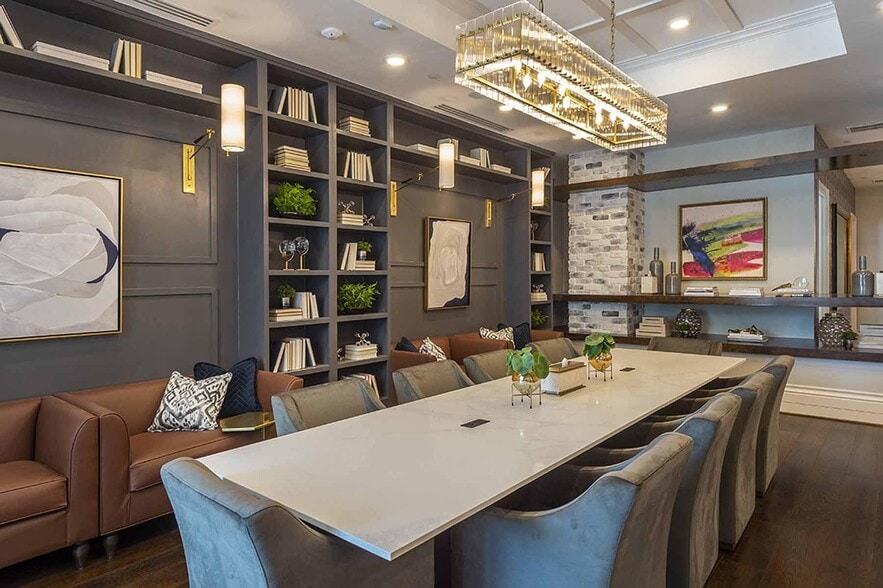 Building Photo - 2727 Albany St