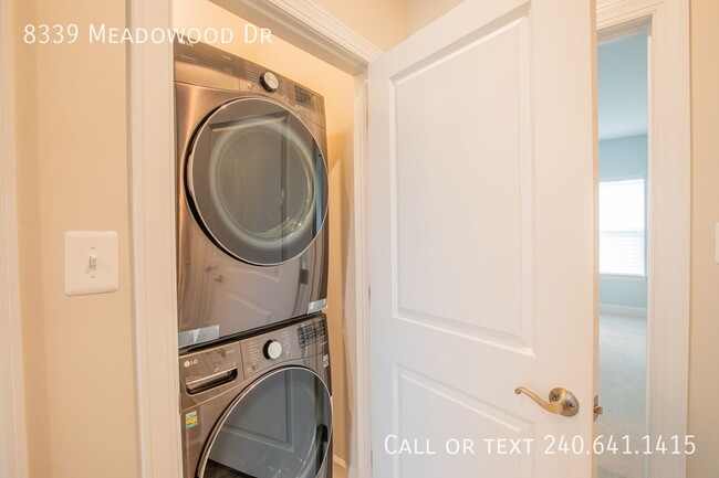 Building Photo - 8339 Meadowood Dr