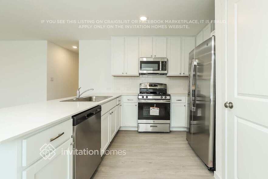 Building Photo - 3214 Roslyn Grist