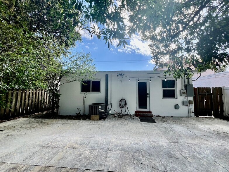 Building Photo - 1623 Johnson St