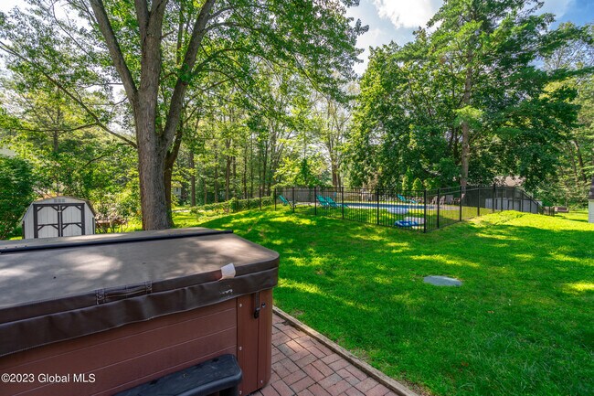 Building Photo - 1 Laurie Ln