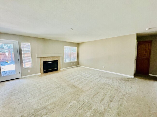 Building Photo - Beautiful Southside Home for Rent, 4 Bedroom 3 Bath