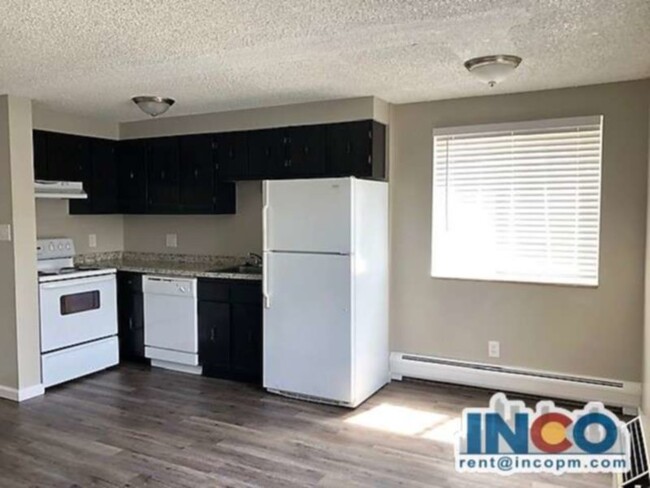 Building Photo - Convenient location! 1 bed 1 bath Apartmen...