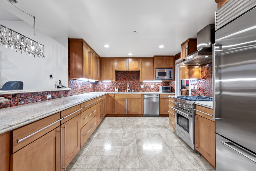 Building Photo - 130 N Swall Dr