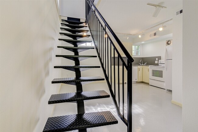 Building Photo - 1516 Bonnie Brae St