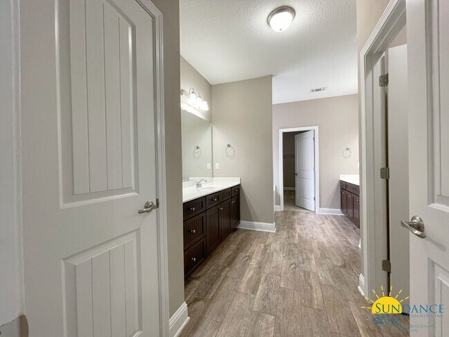 Building Photo - Gorgeous 4 Bedroom Home in Shalimar