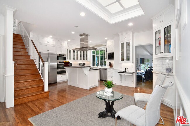 Building Photo - 4755 Alonzo Ave
