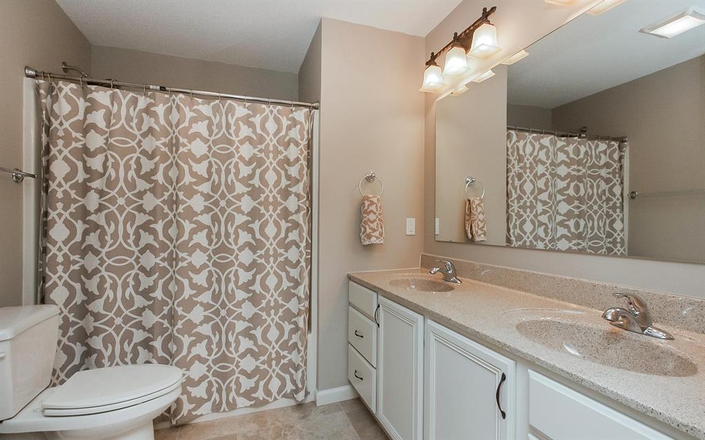 Upstairs bath - 1008 8th St SE