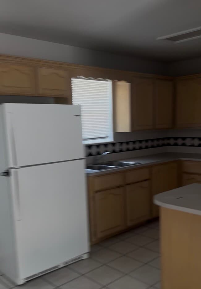 Building Photo - 1105 Lexington Cir