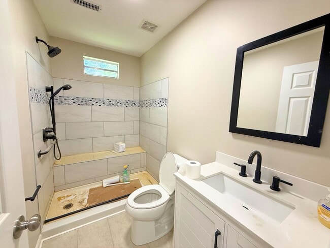 Building Photo - 37 Carriage Dr