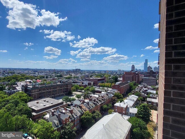 Building Photo - 241 S 6th St