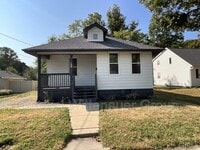 Building Photo - 106 E Phillips St