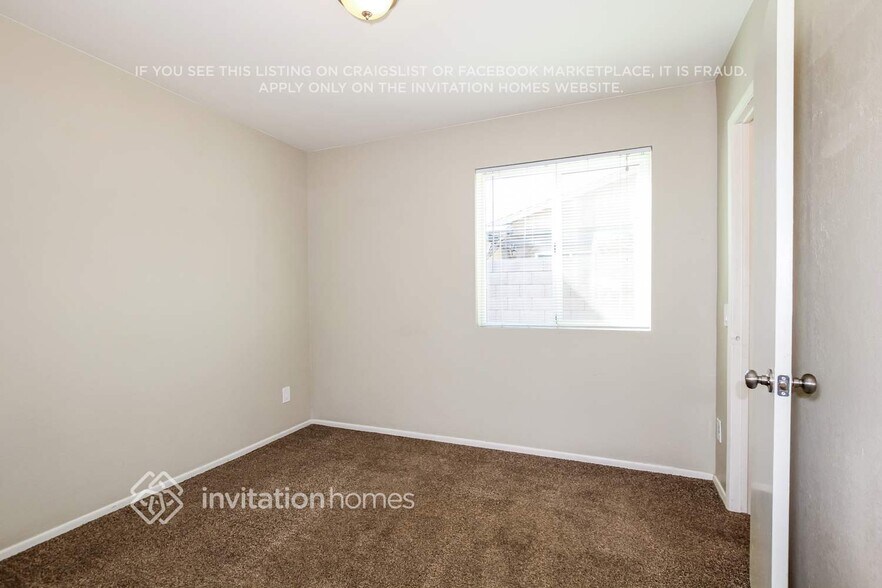Building Photo - 5634 W Altadena Ave