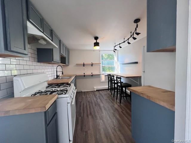 Building Photo - 9-13 Main St