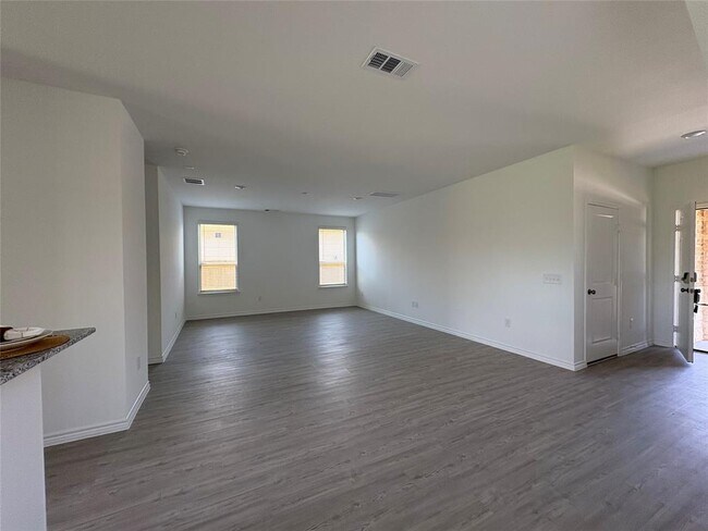 Building Photo - 15190 Cyn Rpds Rd